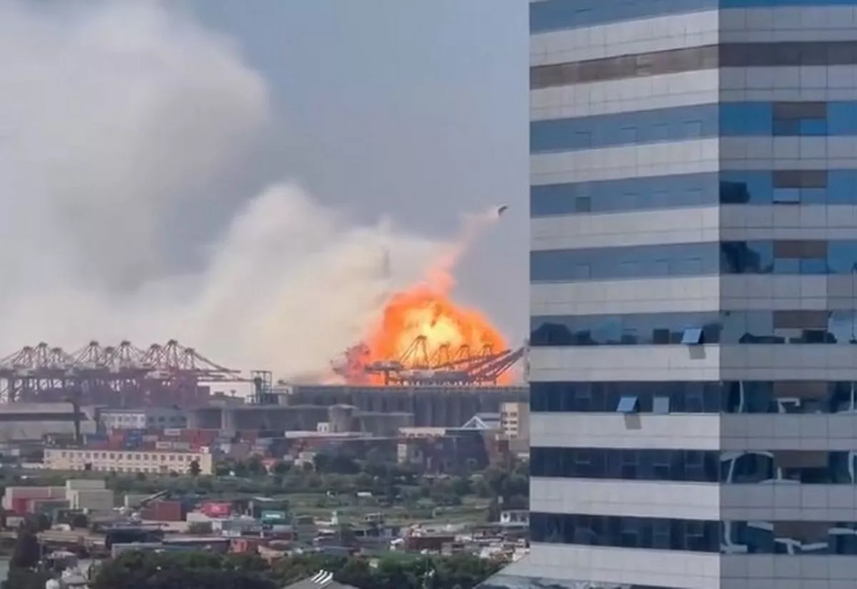 VIDEO/ Shpërthim i fortë në portin e Kinës lindore, tymi mbulon zonën