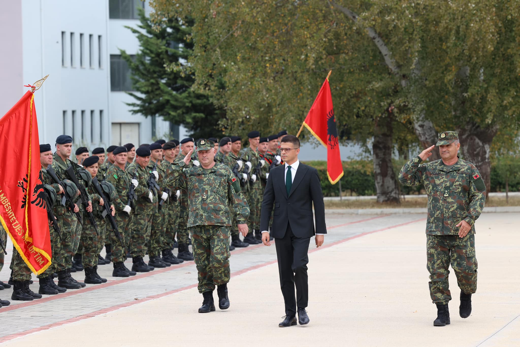 Ministri Vengu në Komandën e Forcës Tokësore: Vëmendja ndaj personelit ushtarak në qëndër të planeve të modernizimit