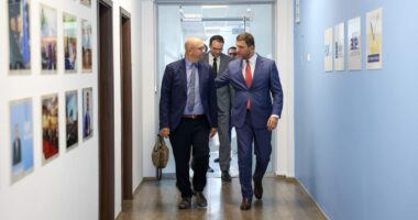 Krasniqi takohet me emisarin gjerman, diskutojnë për zhvillimet e fundit politike në Kosovë