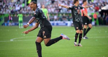 Përmbysje “bavareze”, Bayern siguron me vështirësi fitoren e parë të sezonit