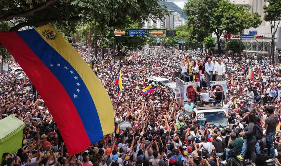 Maduro fillon shtypjen e bazës së tij, të varfrit e Venezuelës