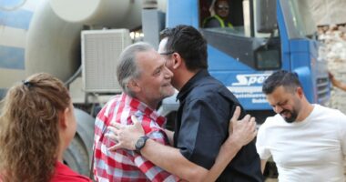 Aktorët Alfred Trebicka dhe Artan Imami inspektojnë punimet e Teatrit të Ri: Një ëndërr e bërë realitet