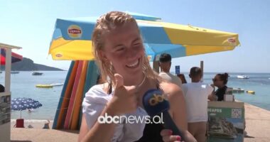 “Ziejnë” plazhet e Himarës/ Turistët e huaj: Deti i bukur, njerëz miqësorë