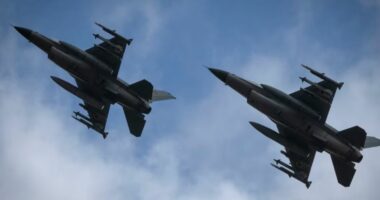 Një avion luftarak F-16 raportohet të jetë rrëzuar në Ukrainë këtë javë