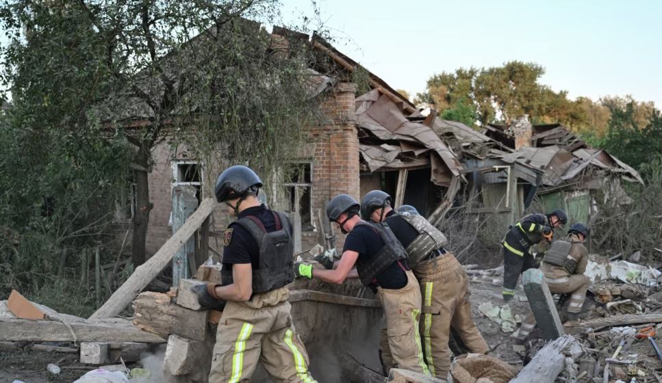 Tre të vrarë nga sulmet ruse në Donetsk teksa Ukraina rrëzon dhjetëra dronë