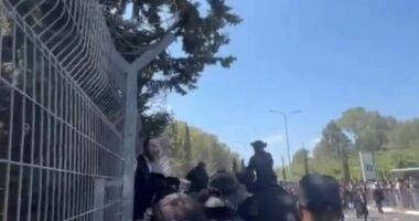 VIDEO/ Dhjetëra hebrenj kundër rekrutimit sulmojnë një bazë ushtarake në Izrael