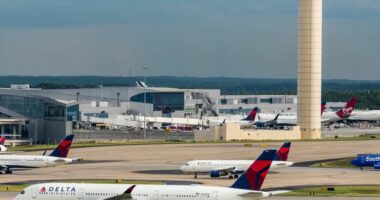 Tragjedi në aeroportin amerikan/ Shpërthen goma e avionit, dy të vdekur dhe një i plagosur