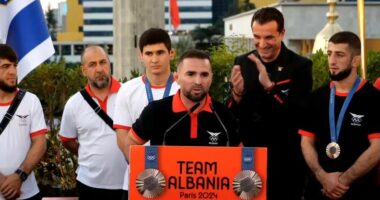 VIDEO/ Presidenti i Federatës së Mundjes kërkon revansh ndaj Veliajt. Ia thotë në sy te tarraca e Bashkisë