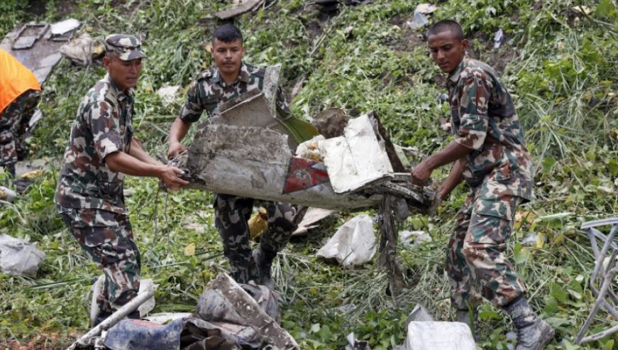 Rrëzohet helikopteri në Nepal, 5 të vdekur