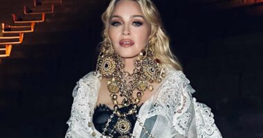 Madonna publikon foton e rrallë me 6 fëmijët e saj në Itali