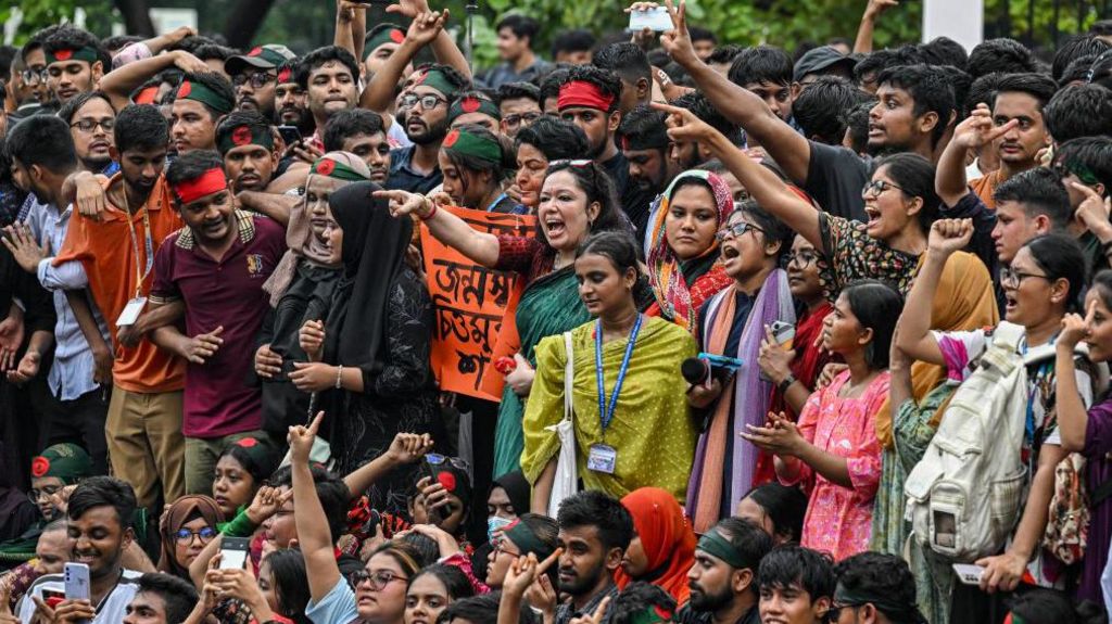 Si protestat e Bangladeshit i dhanë fund mbretërimit 15-vjeçar të Sheikh Hasinës?