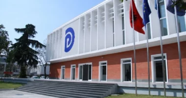 PS kryeson në rang kombëtar/ Berisha i vetëm në selinë e PD. Asnjë reagim për rezultatin e deritanishëm