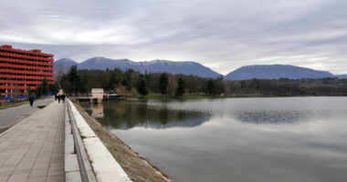 E rëndë në Tiranë/ Gjendet e vetëmbytur një 60-vjeçare te Liqeni Artificial