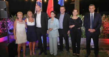 U nderua me “Çelësin e Qytetit”, Ish-ambasadori britanik falenderon Veliajn:  Kemi hedhur themele të forta