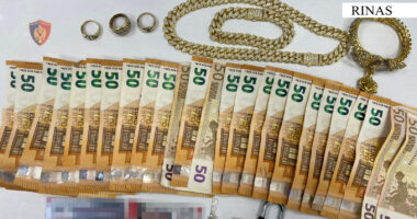 Vodhën mbi 1 mijë euro dhe bizhuteri te çantat e pasagjerëve, arrestohet punonjësi i bagazheve në Rinas, një tjetër i proceduar