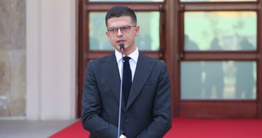 Vendimet e qeverisë/ Vëngu: Paketë financiare për misionet e FA jashtë vendit. Rijetëzojmë industrinë ushtarake