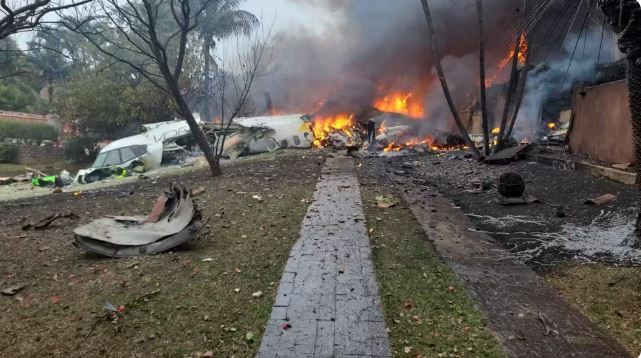 VIDEO/ Publikohen pamjet, momenti kur avioni me 62 pasagjerë në bord rrëzohet në Brazil