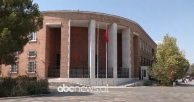 Shqiptarët shtojnë kursimet në banka/ Banka e Shqipërisë: Depozitat u rritën në lekë dhe në valutë