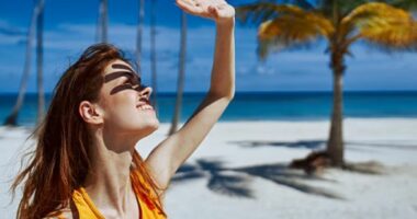 Ushqimet që na mbrojnë nga ekspozimi në diell