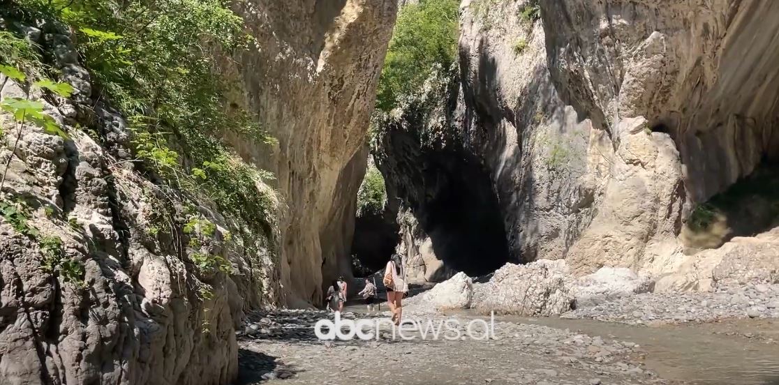 Kanionet e Holtës/ Turizëm mes maleve, ujëvarave e shpellave magjepsëse