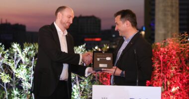 King Smith largohet me “Çelësin e Qytetit”/ Përfundoi mandatin si Ambasador i Britanisë së Madhe, nderohet nga Veliaj