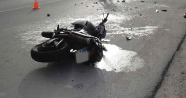 Aksidenti në aksin “Koplik-Bajzë”/ Automjeti përplasi për vdekje 66-vjeçarin me motomjet, arrestohet shoferi