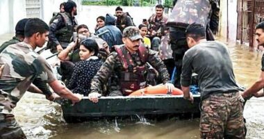 Shira të dendur në Indi/ Mbi 18,000 qytetarë evakuohen nga shtëpitë e tyre