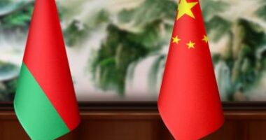 Kryeministri kinez mbërrin në Bjellorusi për një vizitë zyrtare