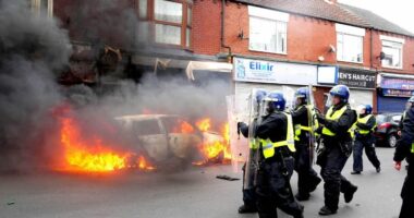 Protestat në Britani/ Elon Musk: Lufta civile është e pashmangshme