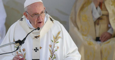 Papa dënon vendimin e Ukrainës për ndalimin e aktiviteteve të lidhura me Kishën Ortodokse Ruse