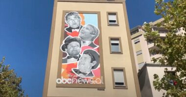 Parodistët e Vlorës në murale: Ndihemi të vlerësuar nga kjo vepër, përjetësisht katër