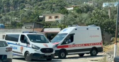 VIDEO/ Krimi i dyfishtë në Konispol, autoambulanca tërheq trupat e pajetë të çiftit