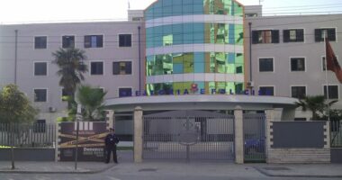 Durrës/ Gjendet lëndë eksplozive pranë derës së një dyqani, policia nis hetimet