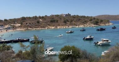 Të huajt në Porto Palermo/ Turistët europianë preferojnë plazhet pranë gjirit të famshëm