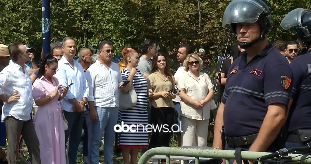 Noka kërkon mobilizim të përgjithshëm, pas protestës modeste te bashkia, mesazh strukturave