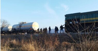 Aksident tragjik në Afrikë/ Minibusi përplaset me cisternën e karburantit, 26 të vdekur