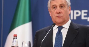 Tajani: Mbështesim Kievin por nuk jemi në luftë me Moskën