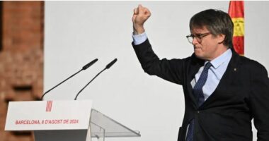 Spanjë, separatisti Puigdemont kthehet pas 7 viteve arrati dhe përballet me arrestimin