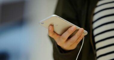 Belgjika ndalon përdorimin e telefonave të “zgjuar” në shkollat fillore dhe të mesme