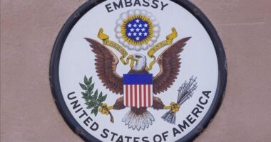 Ambasada e SHBA-së në Ukrainë paralajmëron qytetarët e saj: Ka rrezik për sulme me dronë dhe raketa ruse