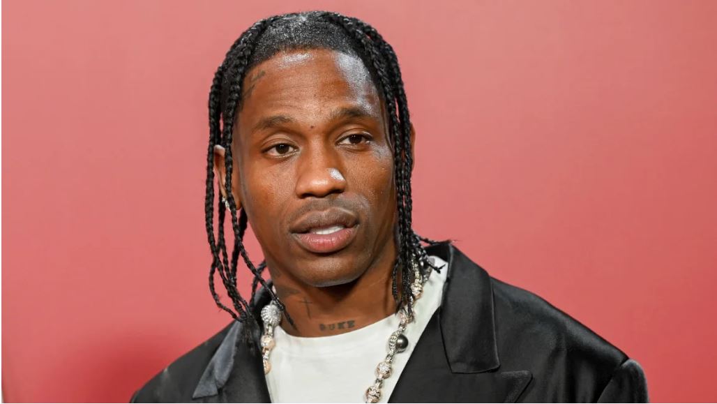 U përlesh me truprojën e tij në Paris, arrestohet reperi Travis Scott