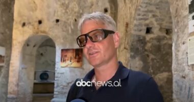 Kalaja e Porto Palermos/ Turistët e huaj ndalen për historinë e Ali Pashë Tepelenës