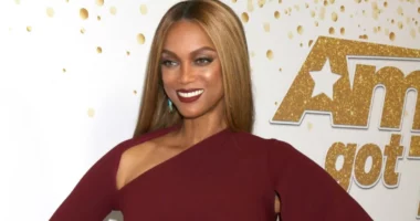 Tyra Banks rikthehet në pistën e “Victoria’s Secret” pas 19 vitesh