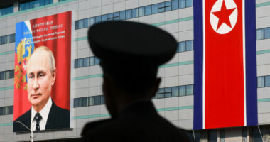 Koreja e Veriut dyshohet se dërgoi kontejnerë me armë në Rusi