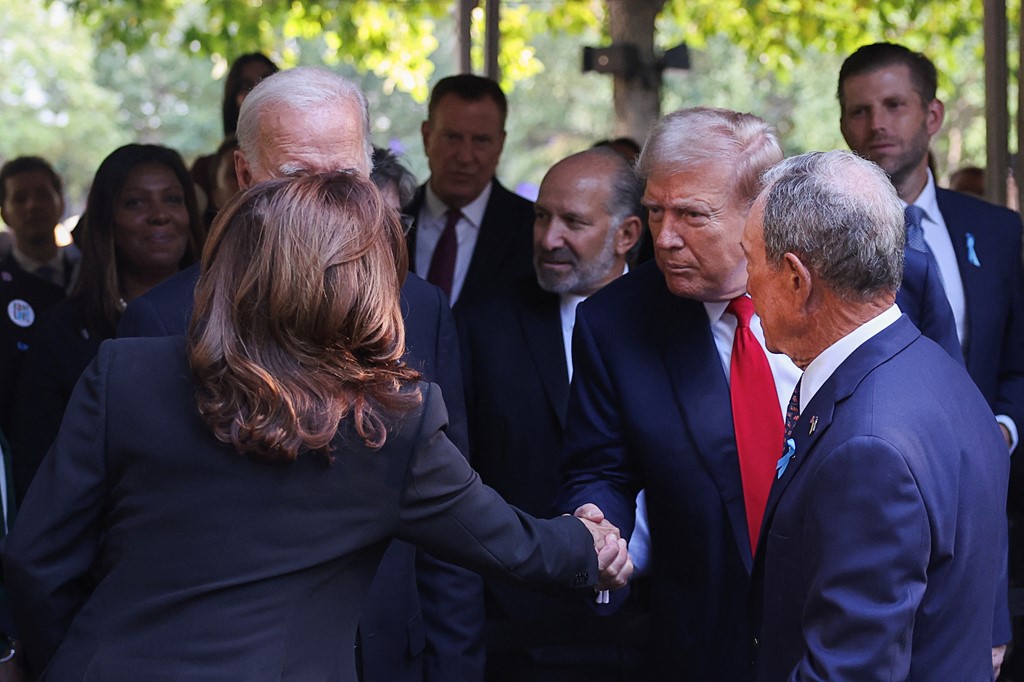 Sulmet e 11 shtatorit/ Shtrëngim duarsh mes Harris dhe Trump në ceremoninë e përkujtimit të viktimave