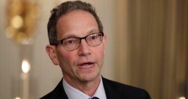 Kupchan: Veprimet në veri i shërbejnë Kurtit, jo Kosovës