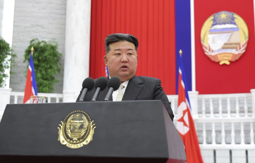 Kim Jong-un paralajmëron “rritjen e fuqisë bërthamore” për ta rivalizuar SHBA-në