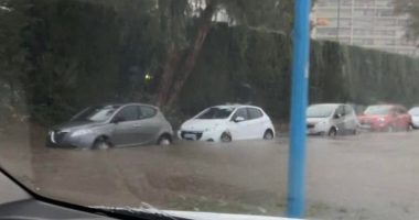 Përmbytje në Francë, rrugët kthehen në “lumenj”