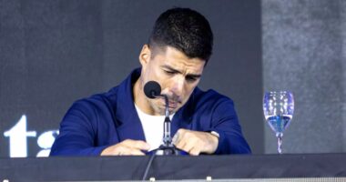 “Lamtumirë” në lot/ “El Pistolero” braktis Uruguajin, Suarez largohet si rekordmen nga Kombëtarja