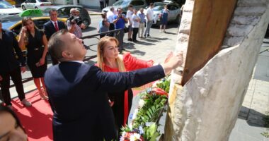 26 vjet pa Azem Hajdarin/ Homazhe te Memoriali i Liderit të Dhjetorit